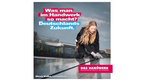 Elektronikerin auf Dach
